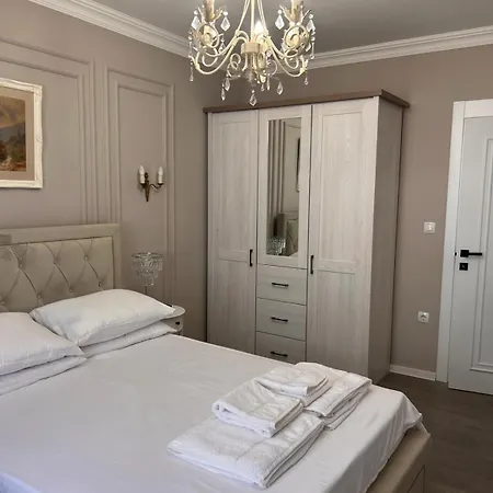 The Signature French Haven Elegant Apartmán