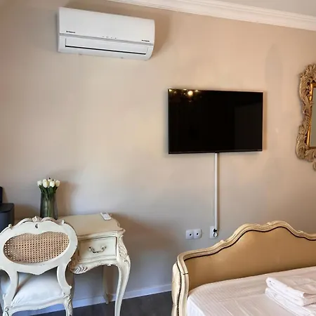 The Signature French Haven Elegant Apartmán